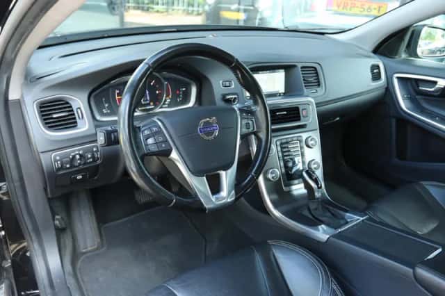 Volvo V60 (2015) thumbnail 3