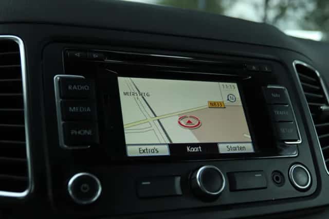 Volkswagen Sharan (2011) thumbnail 5