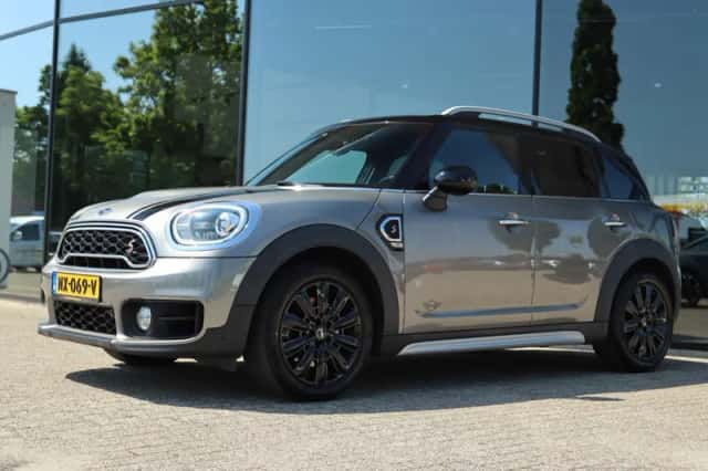 MINI Countryman (2017) thumbnail 1