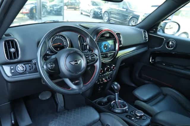 MINI Countryman (2017) thumbnail 3