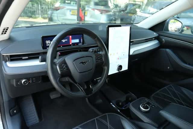 Ford Mustang (2021) thumbnail 3
