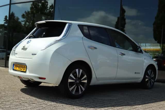 Nissan Leaf (2017) thumbnail 2