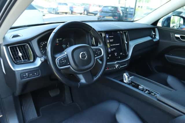 Volvo XC60 (2018) thumbnail 3
