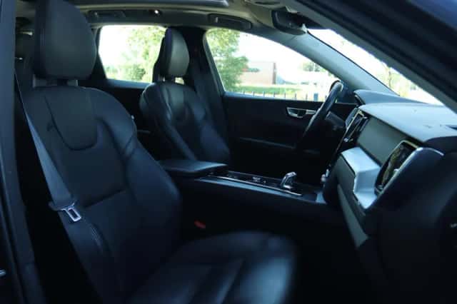 Volvo XC60 (2018) thumbnail 4
