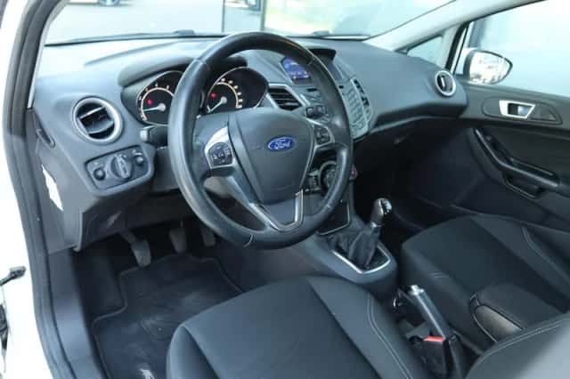 Ford Fiesta (2016) thumbnail 3
