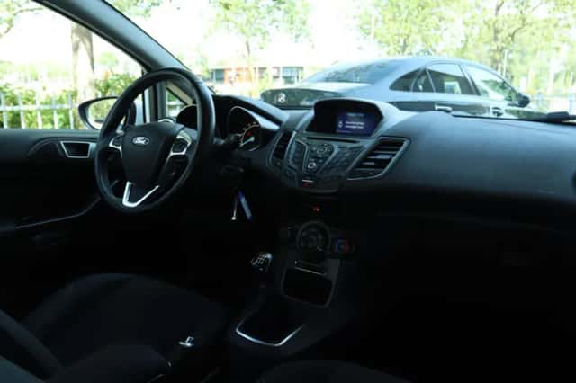 Ford Fiesta (2016) thumbnail 5