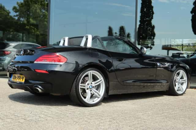 BMW Z4 (2015) thumbnail 2