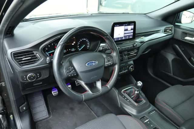Ford Focus (2019) thumbnail 3