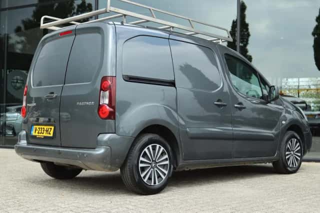 Peugeot Partner (2017) thumbnail 2
