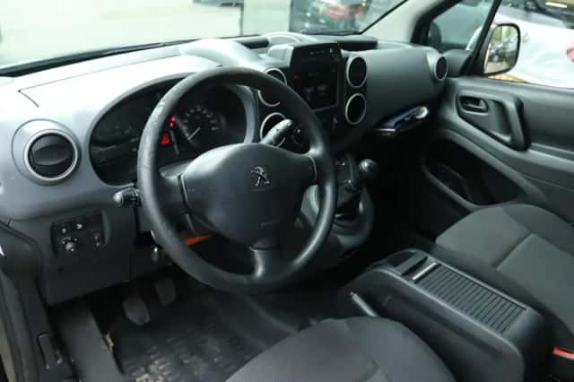 Peugeot Partner (2017) thumbnail 3