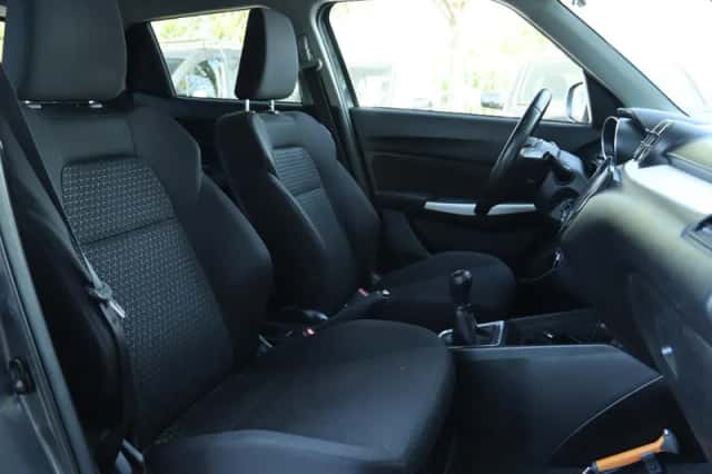 Suzuki Swift (2018) thumbnail 4