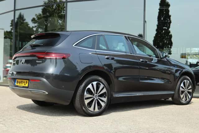 Mercedes-Benz EQC (2021) thumbnail 2