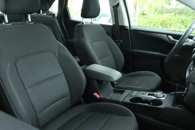 Ford Kuga (2021) thumbnail 4
