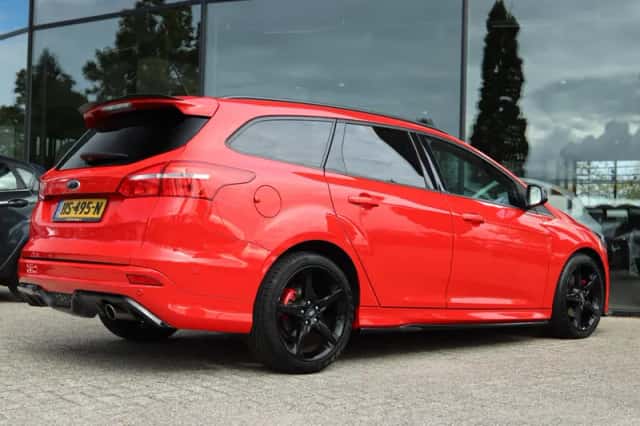 Ford Focus (2016) thumbnail 2
