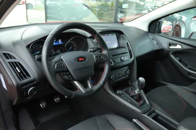 Ford Focus (2016) thumbnail 3