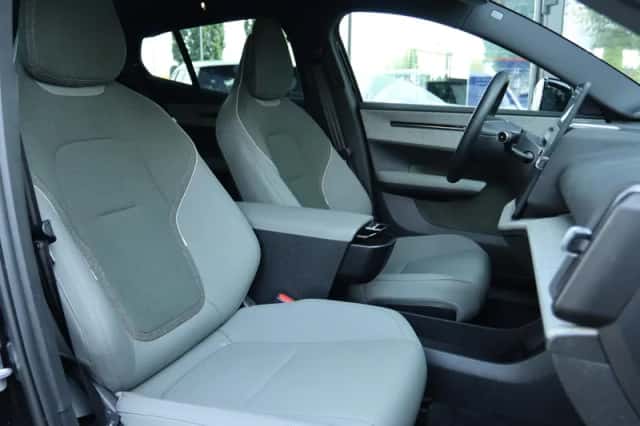 Volvo EX30 (2024) thumbnail 4