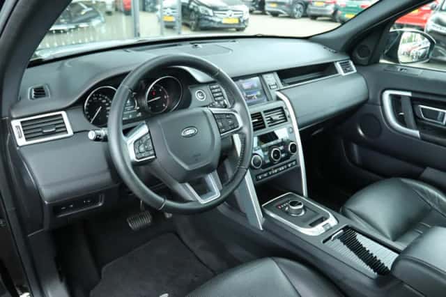 Land Rover Rover (2018) thumbnail 3