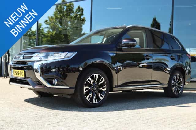 Mitsubishi Outlander (2016) thumbnail 1