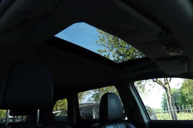 Mitsubishi Outlander (2016) thumbnail 5