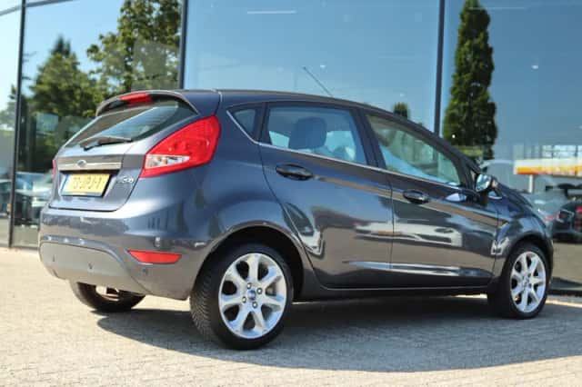 Ford Fiesta (2009) thumbnail 2