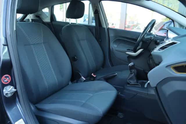 Ford Fiesta (2009) thumbnail 4