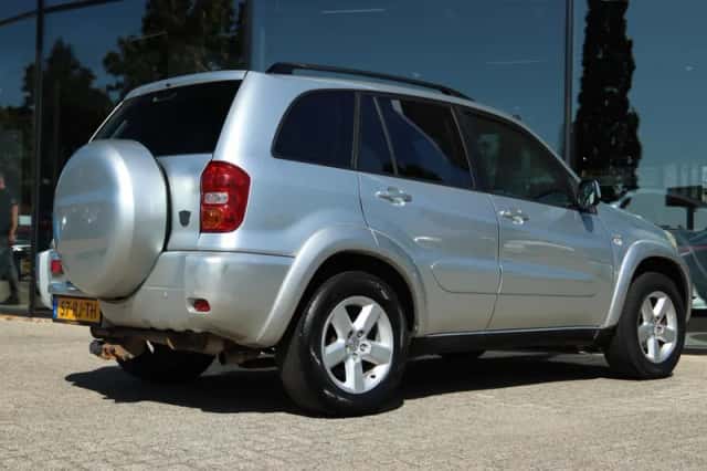Toyota RAV4 (2005) thumbnail 2