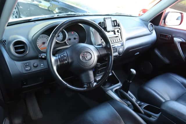 Toyota RAV4 (2005) thumbnail 3