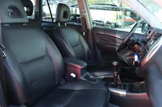 Toyota RAV4 (2005) thumbnail 4