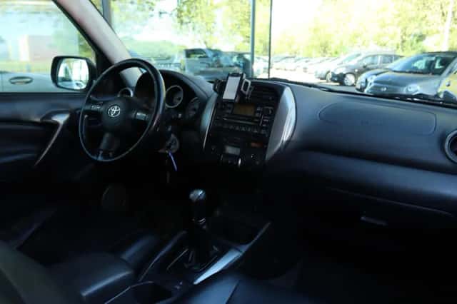 Toyota RAV4 (2005) thumbnail 5