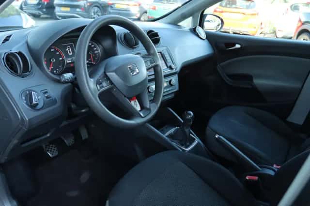 SEAT Ibiza (2016) thumbnail 3