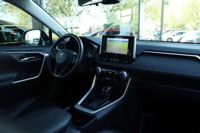 Toyota RAV4 (2022) thumbnail 6