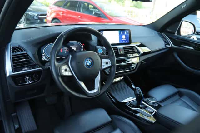 BMW iX3 (2021) thumbnail 3