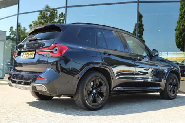 BMW iX3 (2022) thumbnail 2