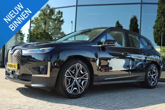 BMW iX (2021) thumbnail 1