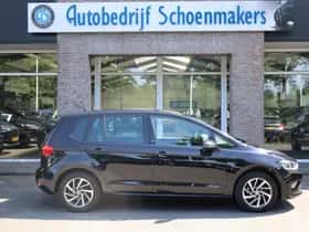 Volkswagen Golf (2017) thumbnail 2