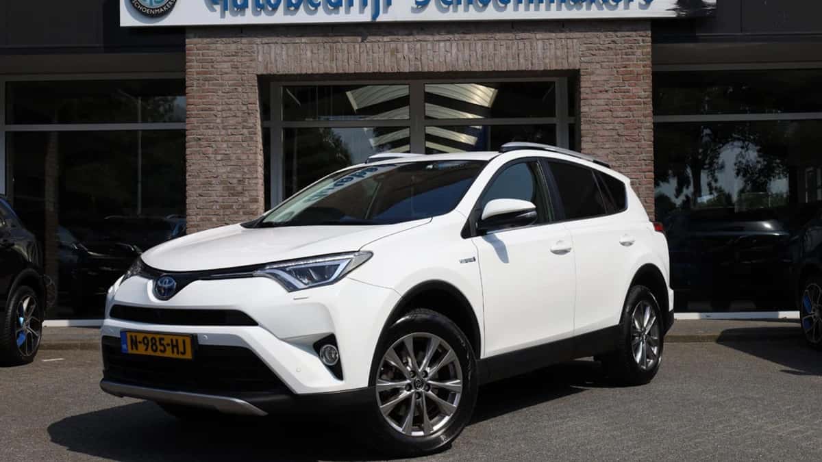 Toyota RAV4 (2017) — foto 1