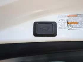 Toyota RAV4 (2017) thumbnail 22