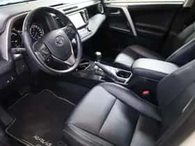 Toyota RAV4 (2017) thumbnail 5