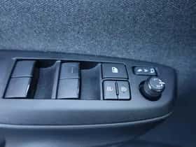 Toyota Yaris (2021) thumbnail 17