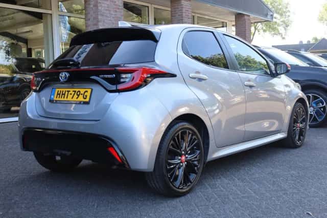 Toyota Yaris (2021) thumbnail 3