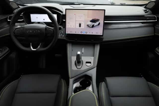 Lynk & Co 01 (2025) thumbnail 4