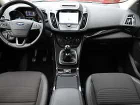 Ford Kuga (2019) thumbnail 4