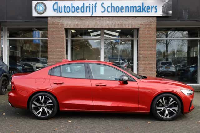 Volvo S60 (2019) thumbnail 2