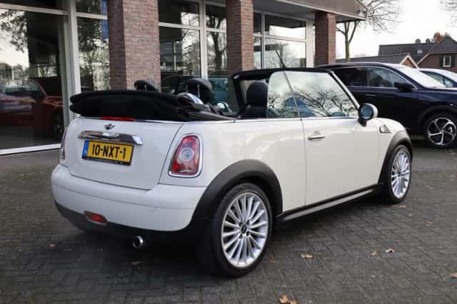 MINI Cabrio (2009) thumbnail 2