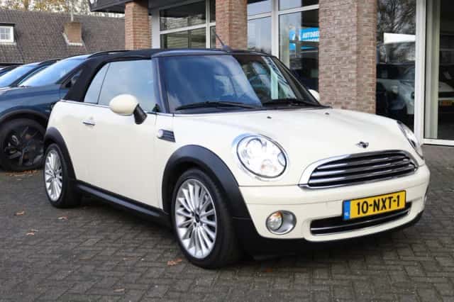 MINI Cabrio (2009) thumbnail 3