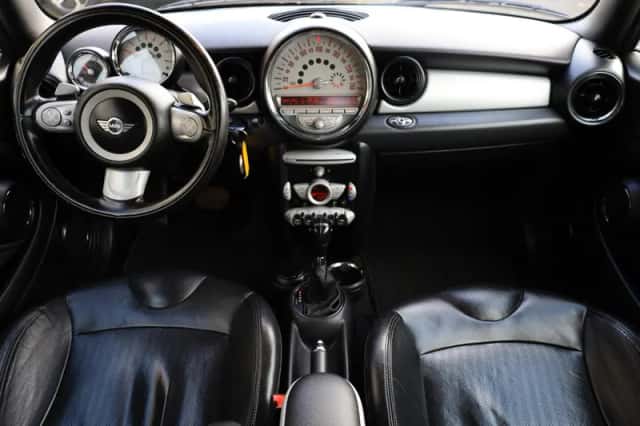 MINI Cabrio (2009) thumbnail 4