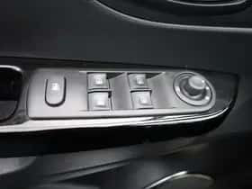 Renault Captur (2016) thumbnail 24