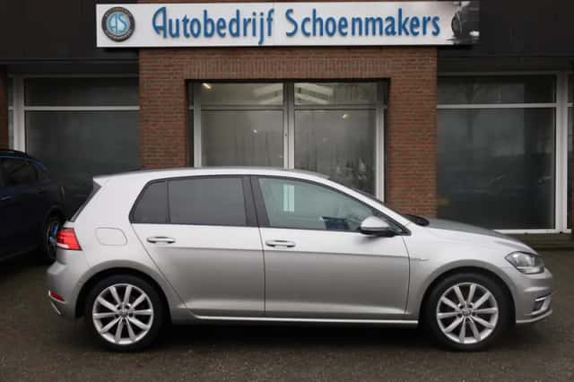 Volkswagen Golf (2018) thumbnail 2