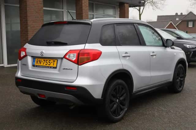 Suzuki Vitara (2018) thumbnail 3