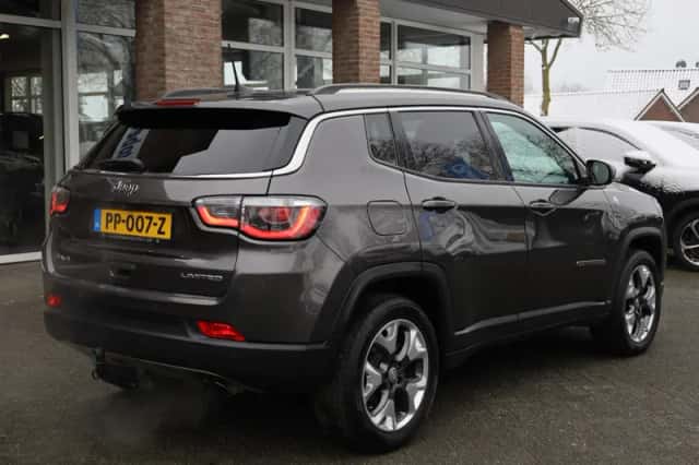Jeep Compass (2017) thumbnail 3